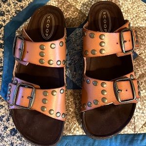 Scoop women's studded Footbed two strap sandal size 7.5 medium